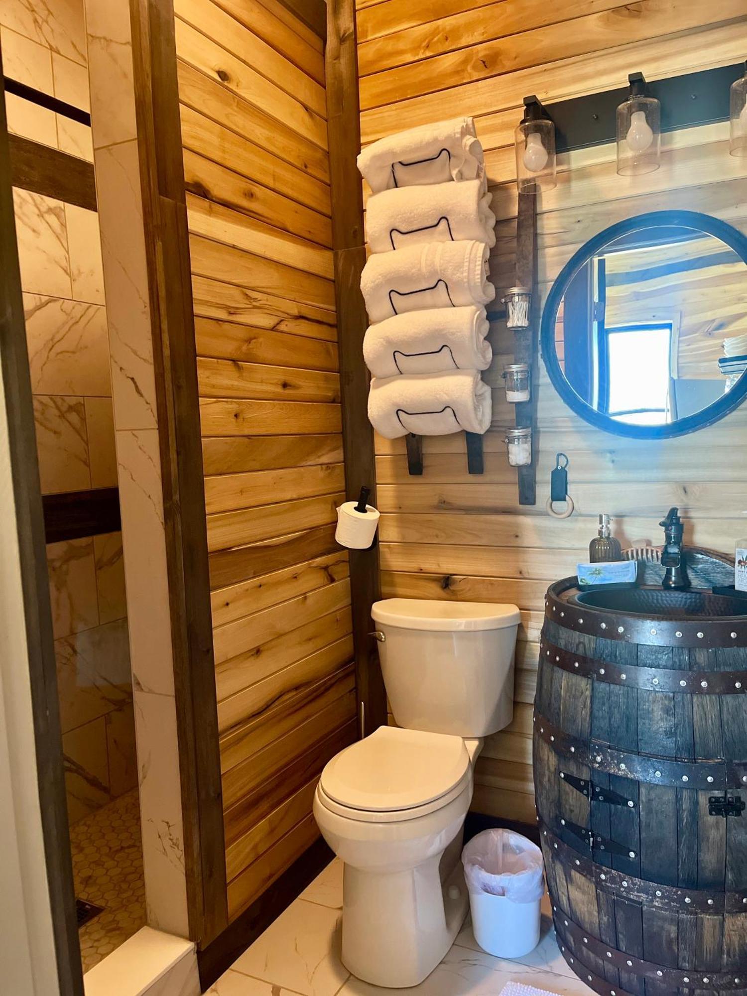 Bourbon Barrel Cottages #2 Of 5 On Kentucky Trail Lawrenceburg Ngoại thất bức ảnh