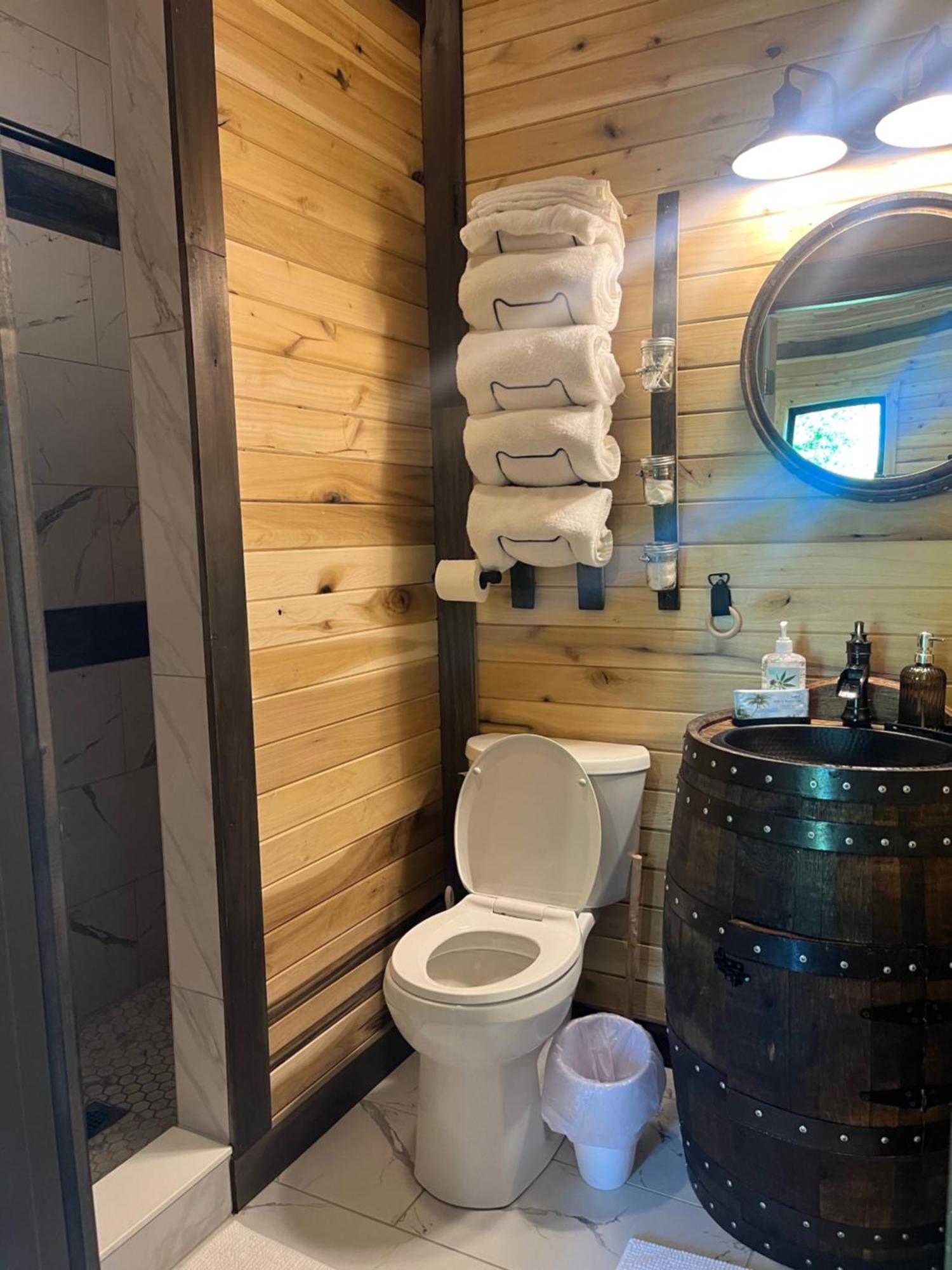 Bourbon Barrel Cottages #2 Of 5 On Kentucky Trail Lawrenceburg Ngoại thất bức ảnh